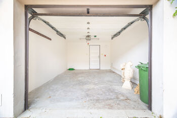Garáž - Prodej domu 137 m², Praha 4 - Modřany