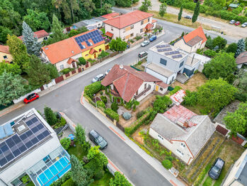 Pohled z dronu - Prodej domu 137 m², Praha 4 - Modřany