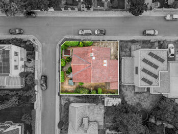 Pohled na dům z dronu - Prodej domu 137 m², Praha 4 - Modřany