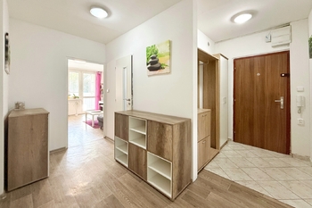 Prodej bytu 3+kk v osobním vlastnictví 70 m², Odolena Voda