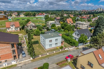 Dron - čelní pohled na dům - Prodej domu 216 m², Praha 4 - Kunratice