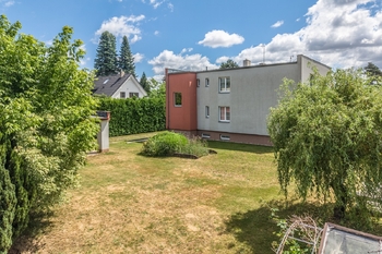 Pohled ze zahrady - Prodej domu 216 m², Praha 4 - Kunratice