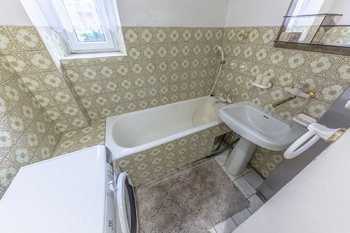 1. NP - koupelna - Prodej domu 216 m², Praha 4 - Kunratice