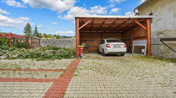 PARKOVACÍ STÁNÍ - Prodej domu 190 m², Cvikov