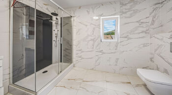 KOUPELNA II. - Prodej domu 190 m², Cvikov