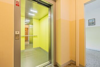rozměrný výtah - Prodej bytu 1+kk v družstevním vlastnictví 25 m², Praha 4 - Kamýk
