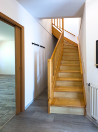 schody mezi 2 a 3 NP - Prodej bytu 4+kk v osobním vlastnictví 84 m², Netolice