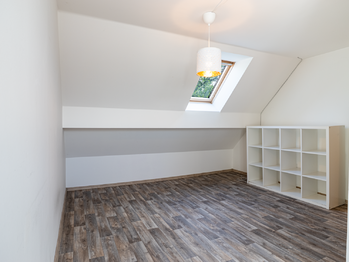 pokoj č.1 - Prodej bytu 4+kk v osobním vlastnictví 84 m², Netolice