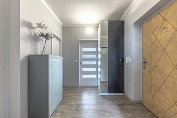 chodba - Prodej bytu 2+kk v osobním vlastnictví 50 m², Kladno
