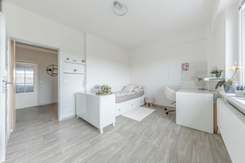 pokoj - Prodej bytu 2+kk v osobním vlastnictví 50 m², Kladno