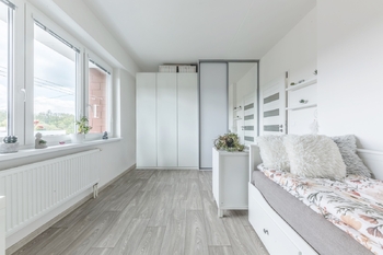 pokoj - Prodej bytu 2+kk v osobním vlastnictví 50 m², Kladno