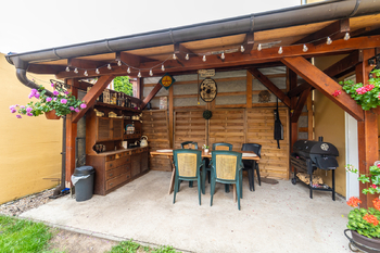 Venkovní posezení - Prodej bytu 3+kk v osobním vlastnictví 61 m², Dobročovice