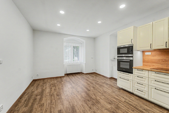 Prodej bytu 3+kk v osobním vlastnictví 61 m², Dobročovice