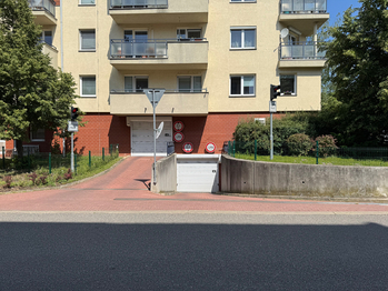 Pronájem garážového stání, Praha 5 - Radotín