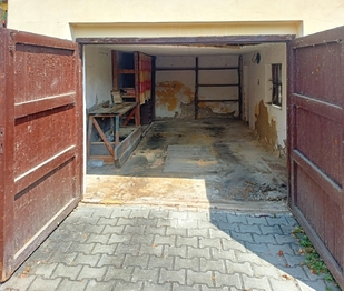 s montážní jámou. - Prodej domu 125 m², Rakovník