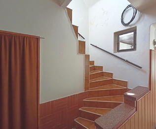 Po schodech vyběhneme do podkroví, - Prodej domu 125 m², Rakovník