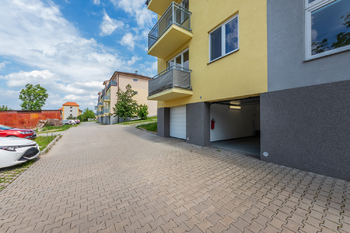 Vjzd do garáže - Prodej garáže, Benátky nad Jizerou