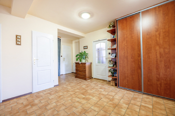 Hala - Prodej domu 170 m², Všetaty