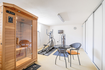 Wellness místnost - Prodej domu 170 m², Všetaty