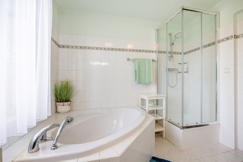 Koupelna - Prodej domu 170 m², Všetaty