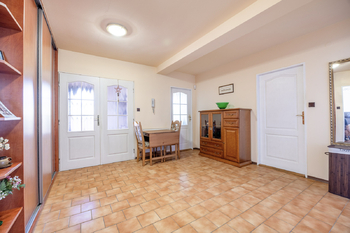 Hala - Prodej domu 170 m², Všetaty