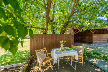 Venkovní posezení na zahradě - Prodej domu 96 m², Svatý Mikuláš