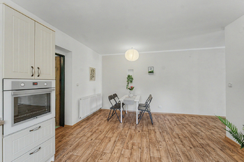 Kuchyň - Prodej domu 96 m², Svatý Mikuláš
