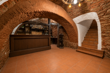 Pohled na bar a přední místnost - Prodej jiných prostor, Kutná Hora