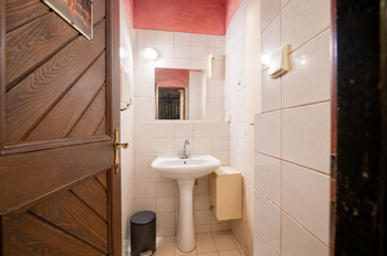 Sociální zázemí u vstupu do prostor - Prodej jiných prostor, Kutná Hora