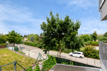výhled z balkonu - Pronájem bytu 3+kk v osobním vlastnictví 72 m², Zbuzany