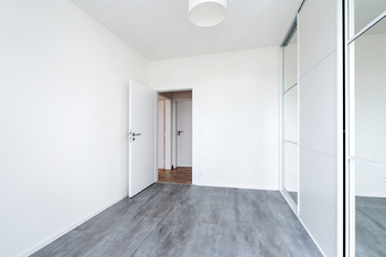 pokoj 1 - Pronájem bytu 3+kk v osobním vlastnictví 72 m², Zbuzany