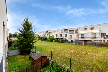 výhled z balkonu - Pronájem bytu 3+kk v osobním vlastnictví 72 m², Zbuzany