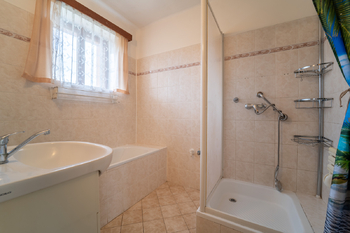 Koupena v patře - Prodej domu 234 m², Týnec nad Labem
