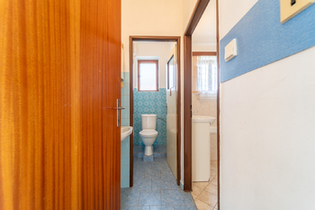 Toaleta v patře - Prodej domu 234 m², Týnec nad Labem