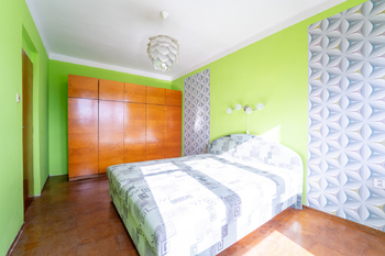 Ložnice v patře - Prodej domu 234 m², Týnec nad Labem