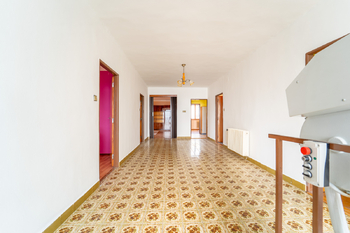 Prostorná hala v patře - Prodej domu 234 m², Týnec nad Labem