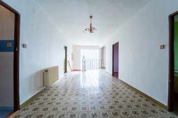 Prostorná hala v patře - Prodej domu 234 m², Týnec nad Labem