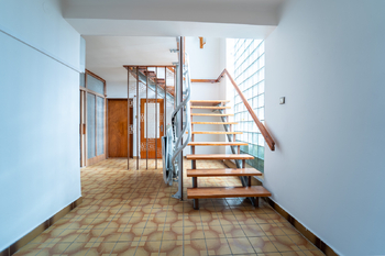 Vstupní prostor domu - Prodej domu 234 m², Týnec nad Labem