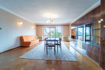 Obývací pokoj v patře - Prodej domu 234 m², Týnec nad Labem