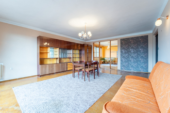 Obývací pokoj v patře - Prodej domu 234 m², Týnec nad Labem