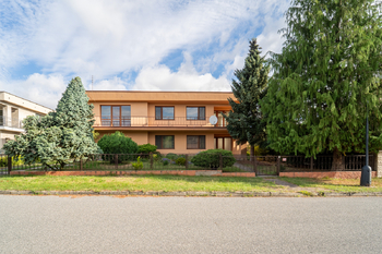 Pohled na rodinný dům  - Prodej domu 234 m², Týnec nad Labem