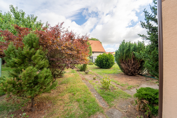 Pohled do zahrady - Prodej domu 234 m², Týnec nad Labem