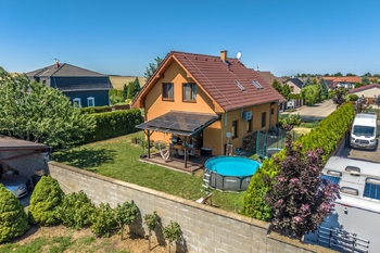Prodej domu 174 m², Hovorčovice