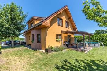 Prodej domu 174 m², Hovorčovice