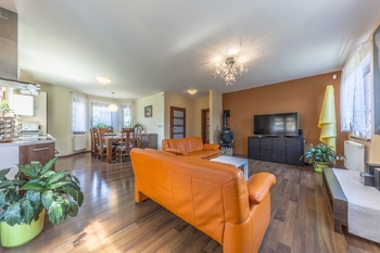 Prodej domu 174 m², Hovorčovice