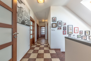 Prodej domu 174 m², Hovorčovice