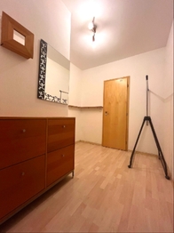 Chodba - Pronájem bytu 2+kk v osobním vlastnictví 42 m², Praha 8 - Libeň