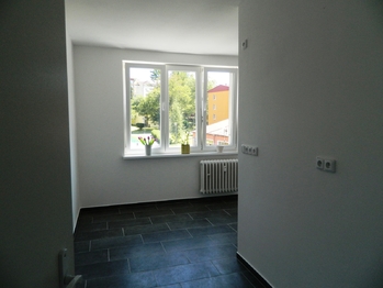 Kuchyně s jídelnou. - Prodej bytu 2+1 v osobním vlastnictví 61 m², Aš
