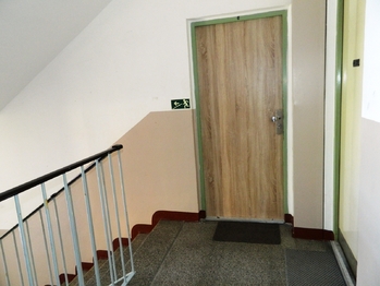 Vstup do bytu. - Prodej bytu 2+1 v osobním vlastnictví 61 m², Aš