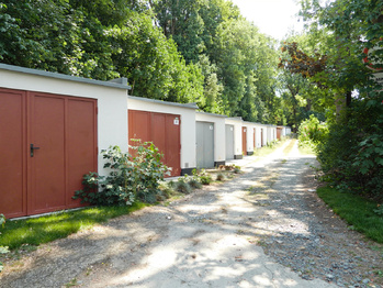 Jedná se o řadovou garáž. - Prodej garáže 28 m², Cheb 